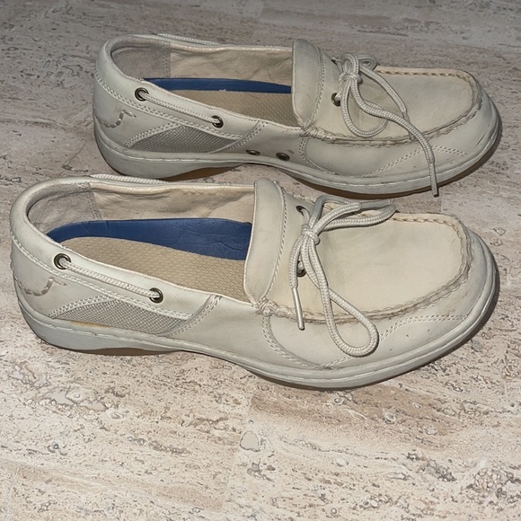 WEST MARINE Cream 1-Eye Performance Boat Mocs in size 8 Pre owned condition. - Picture 5 of 11